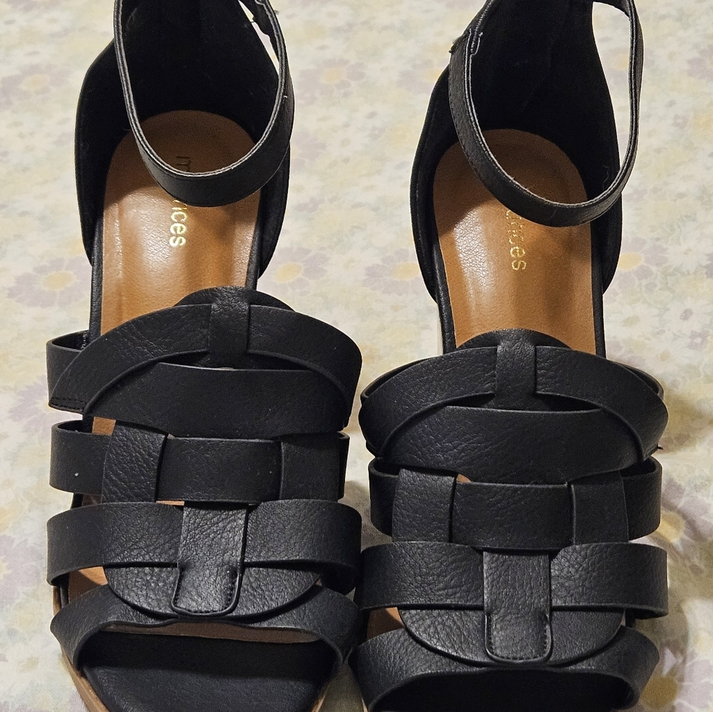 New ladies black heels size 10